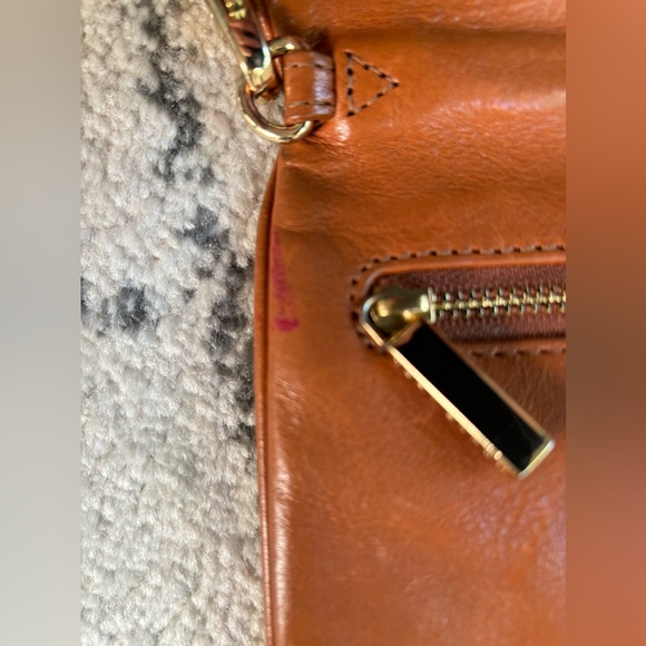 TORY BURCH Reva Flap Purse. Doubles as both shoulder as well as clutch. - Picture 6 of 10